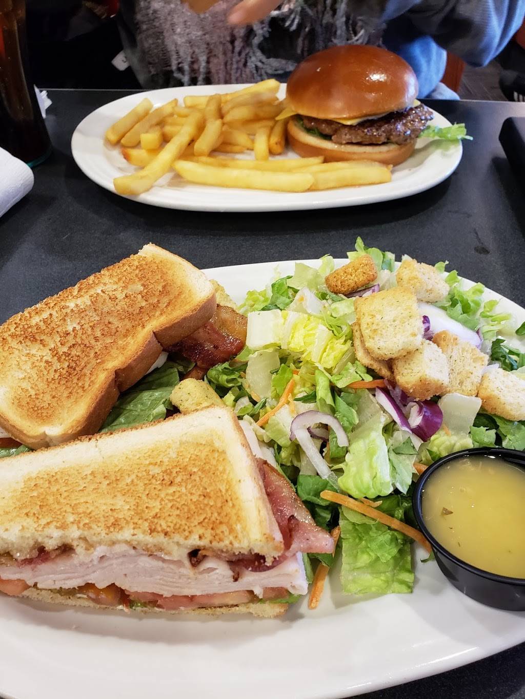 Friendlys | restaurant | 3420 Berlin Turnpike, Newington, CT 06111, USA | 8606665559 OR +1 860-666-5559