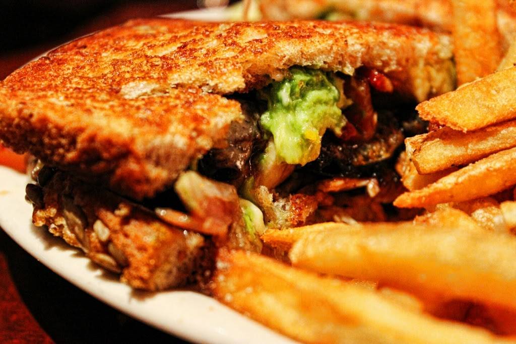 Clydes | restaurant | 707 7th St NW, Washington, DC 20001, USA | 2023493700 OR +1 202-349-3700