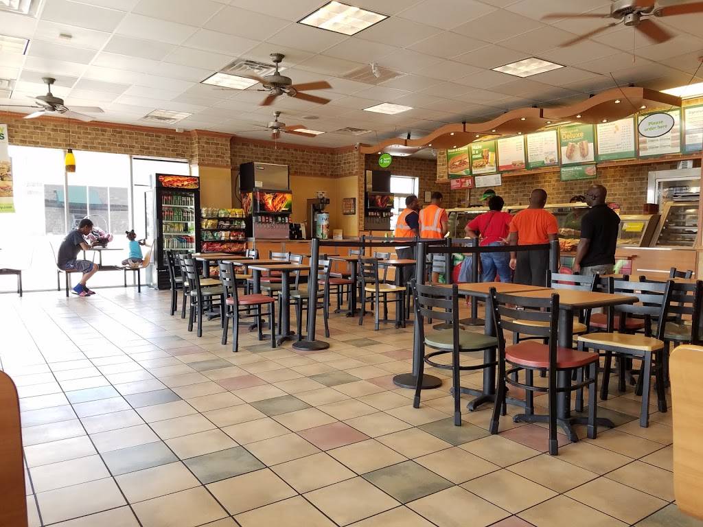 Subway | restaurant | 3842 E Shelby Dr, Memphis, TN 38118, USA | 9013683211 OR +1 901-368-3211