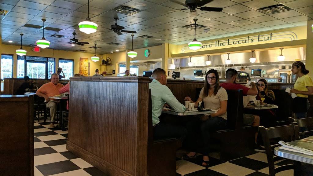 Metro Diner | cafe | 11650 University Blvd, Orlando, FL 32817, USA | 4078019043 OR +1 407-801-9043