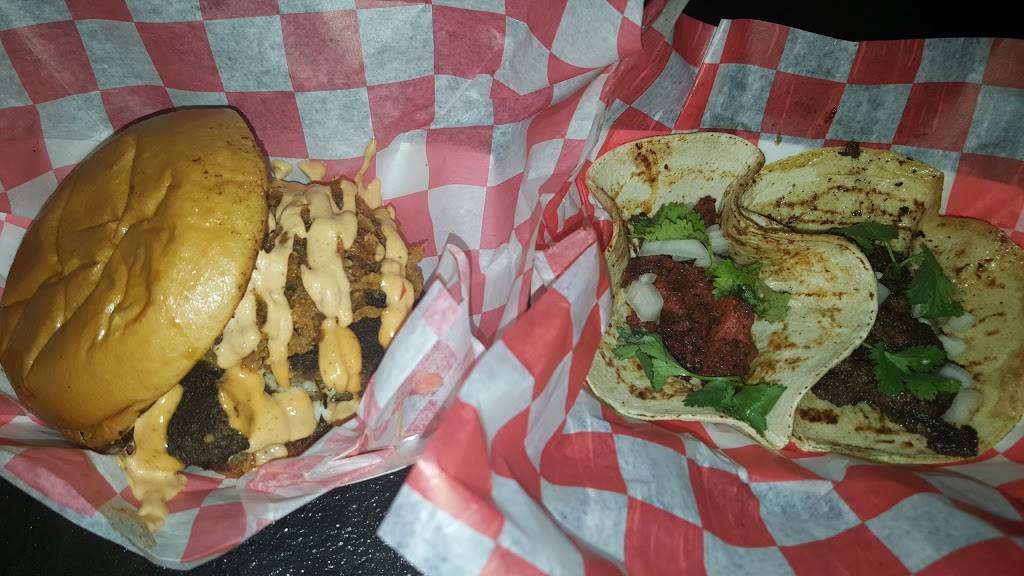 Between The Bunz | meal takeaway | 15700 SW 288th St, Homestead, FL 33033, USA | 3058146412 OR +1 305-814-6412