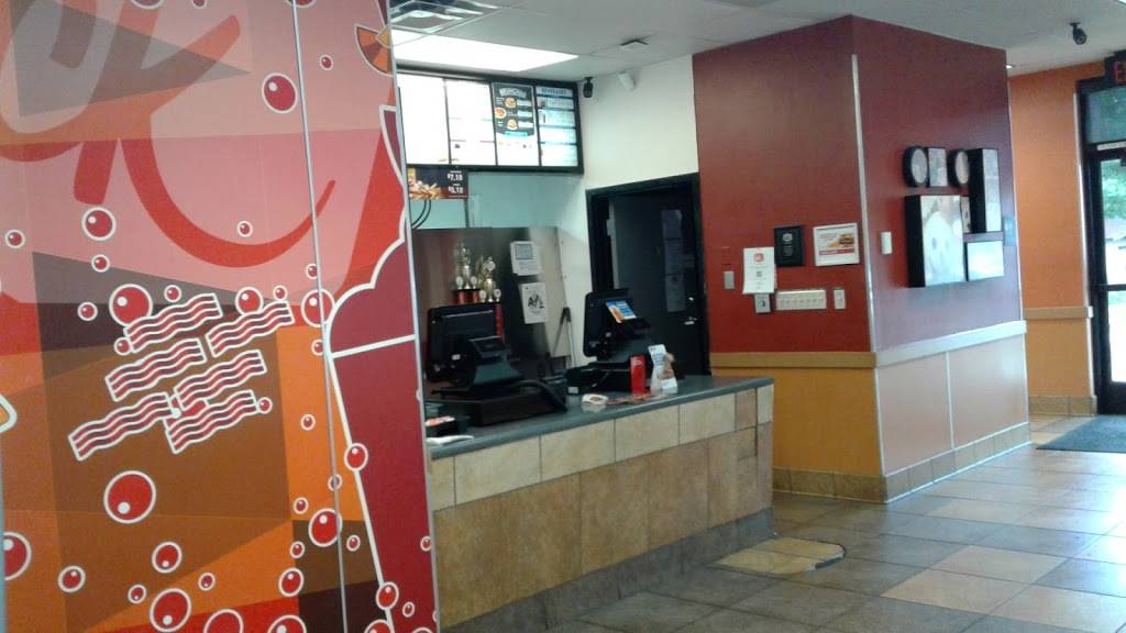Jack in the Box | restaurant | 718 S Zarzamora St, San Antonio, TX 78207, USA | 2104322568 OR +1 210-432-2568