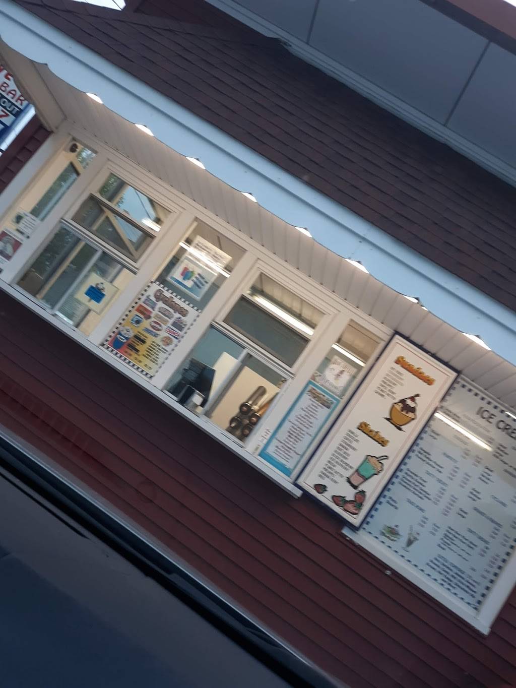 Belangers Drive-In | restaurant | 84 Upper Main St, Fairfield, ME 04937, USA | 2074532447 OR +1 207-453-2447