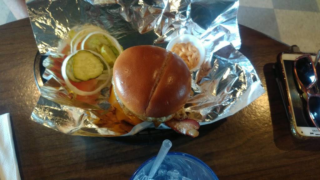 PrairieMoon on Main | restaurant | e 52219, 103 E Main St, Prairieburg, IA 52219, USA | 3194376006 OR +1 319-437-6006