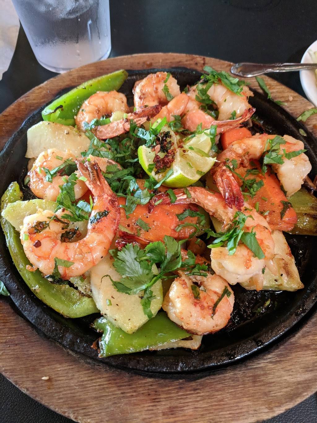 Pepes & Mitos | restaurant | 2911 Elm St, Dallas, TX 75226, USA | 2147411901 OR +1 214-741-1901