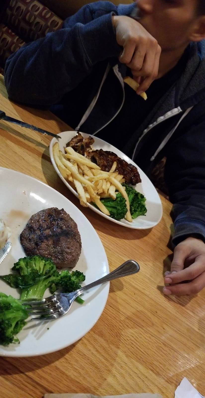 Applebees Grill + Bar | restaurant | 3426 W Illinois Ave, Dallas, TX 75211, USA | 2143398115 OR +1 214-339-8115