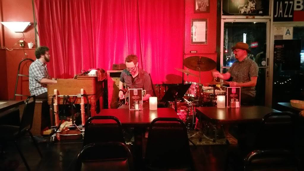 Mambos Cafe | restaurant | 1701 Victory Blvd, Glendale, CA 91201, USA | 8185458613 OR +1 818-545-8613