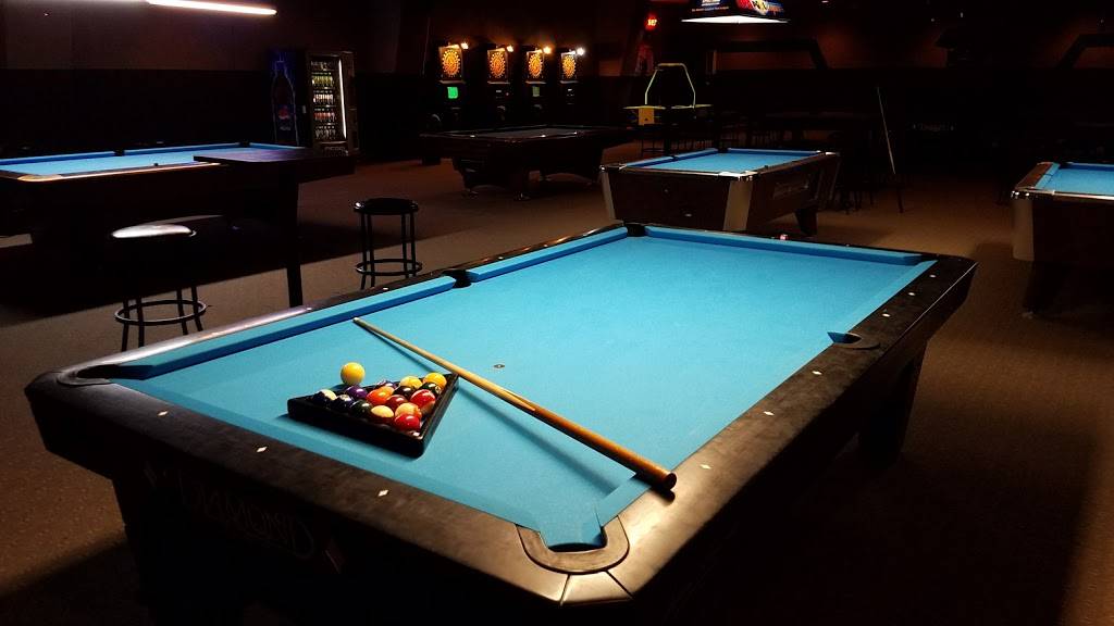 Sharkys Billiards | restaurant | 2902 E Kimberly Rd suite 2, Davenport, IA 52807, USA | 5633597225 OR +1 563-359-7225