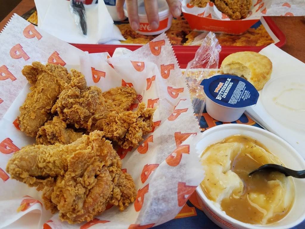 Popeyes Louisiana Kitchen | restaurant | 329 Old Gate Ln, Milford, CT 06460, USA | 2038775200 OR +1 203-877-5200
