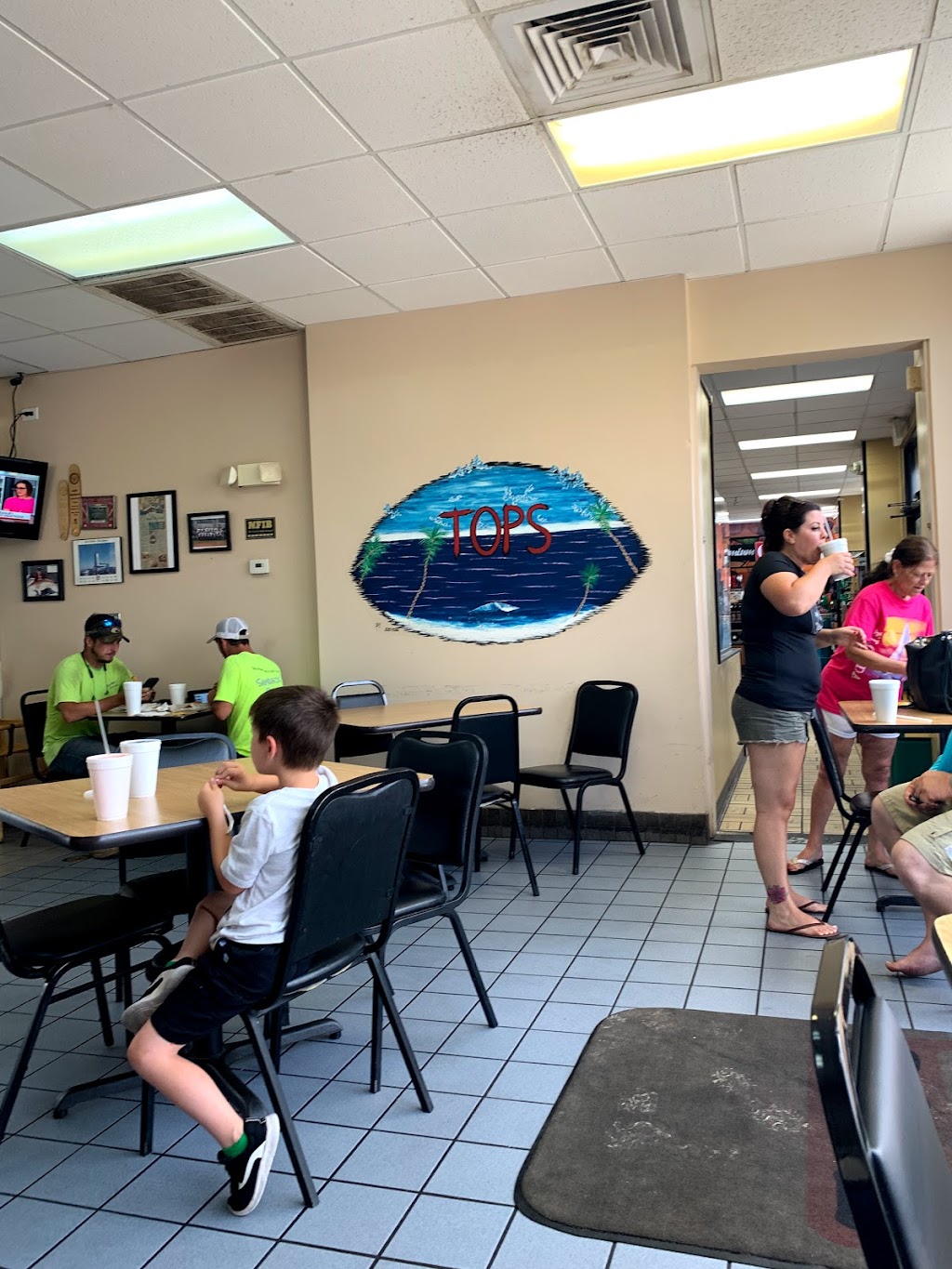 Tops Burgers | restaurant | 8068 Navarre Pkwy, Navarre, FL 32566, USA | 8509397375 OR +1 850-939-7375