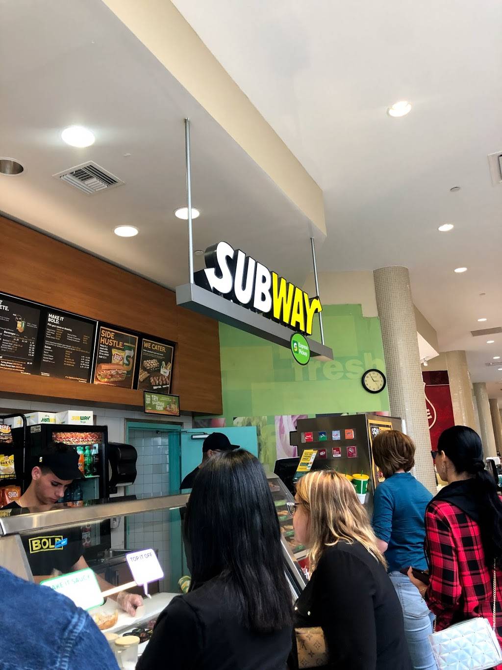 Subway | meal takeaway | 1675 W 49th St Store #1250, Hialeah, FL 33012, USA | 3055129378 OR +1 305-512-9378