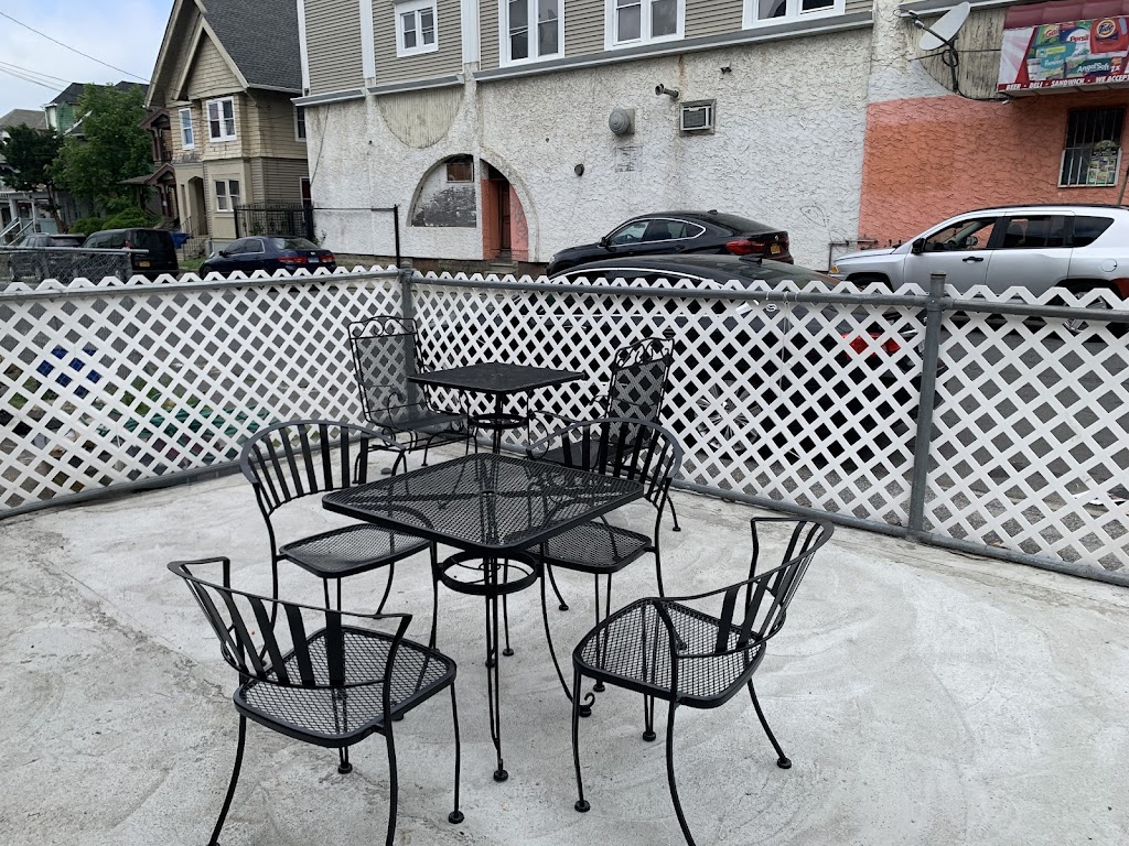 MAMA’S LOVES’ KITCHEN | restaurant | 415 Willow St, Waterbury, CT 06710, USA | 2035277091 OR +1 203-527-7091