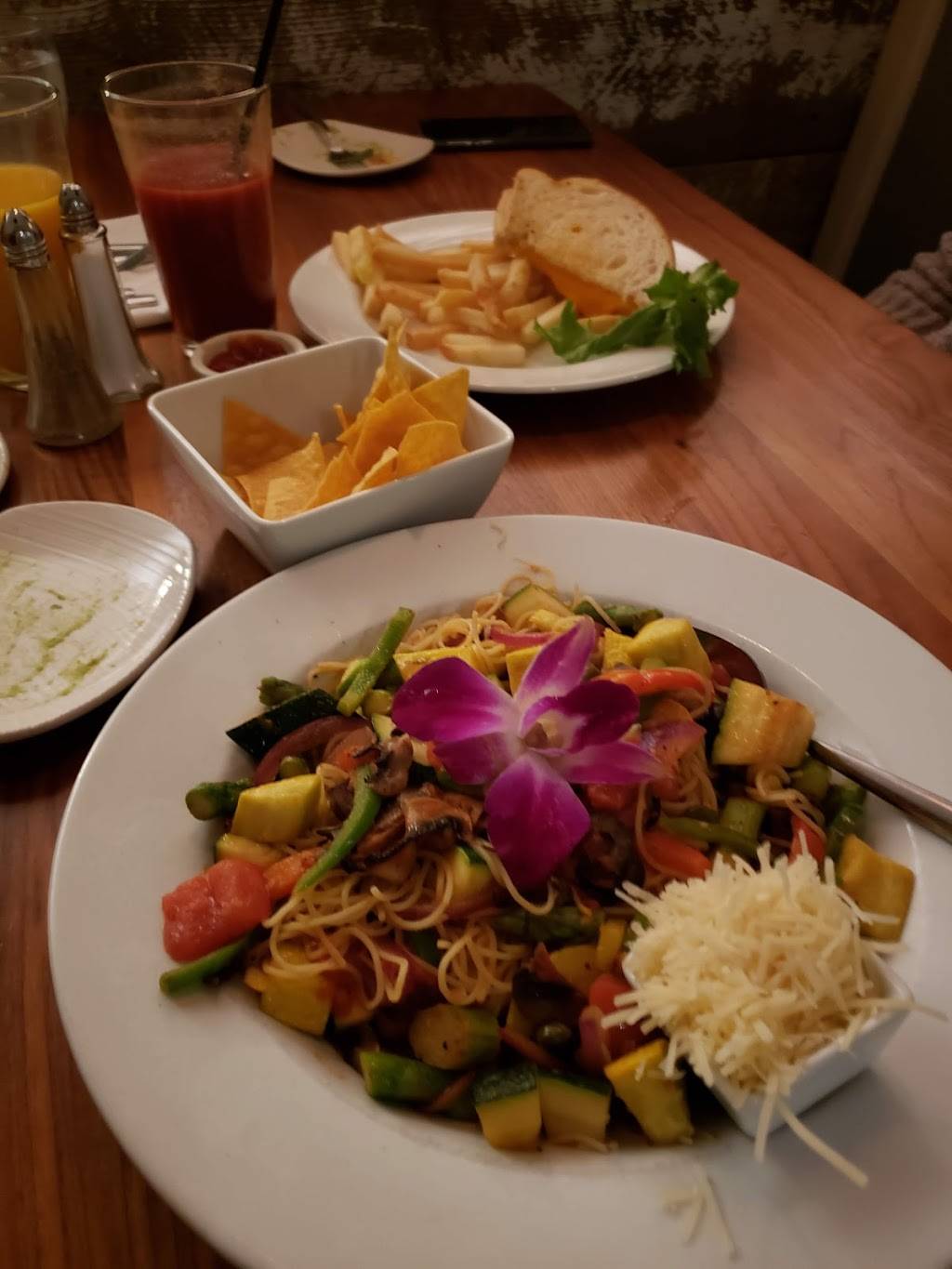 Vizcaino Waterfront Food + Drink | cafe | 2600 Sand Dunes Dr, Monterey, CA 93940, USA | 8318994544 OR +1 831-899-4544