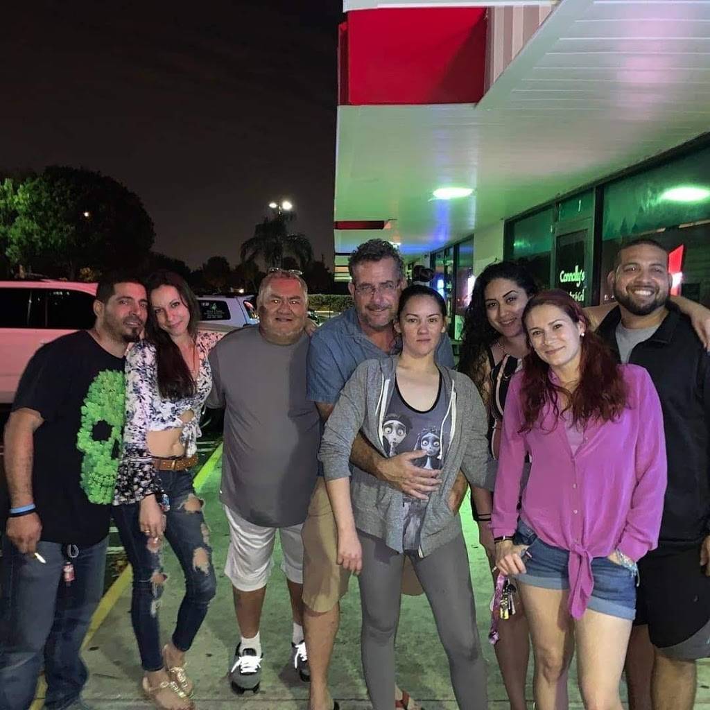 Connollys Sports Bar & Grill | restaurant | 10045 Belvedere Rd, Royal Palm Beach, FL 33411, USA | 5617950403 OR +1 561-795-0403