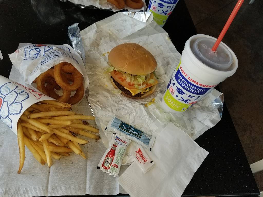 Sonic Drive-In | restaurant | 2610 East S MacDade Blvd, Holmes, PA 19043, USA | 6102004920 OR +1 610-200-4920