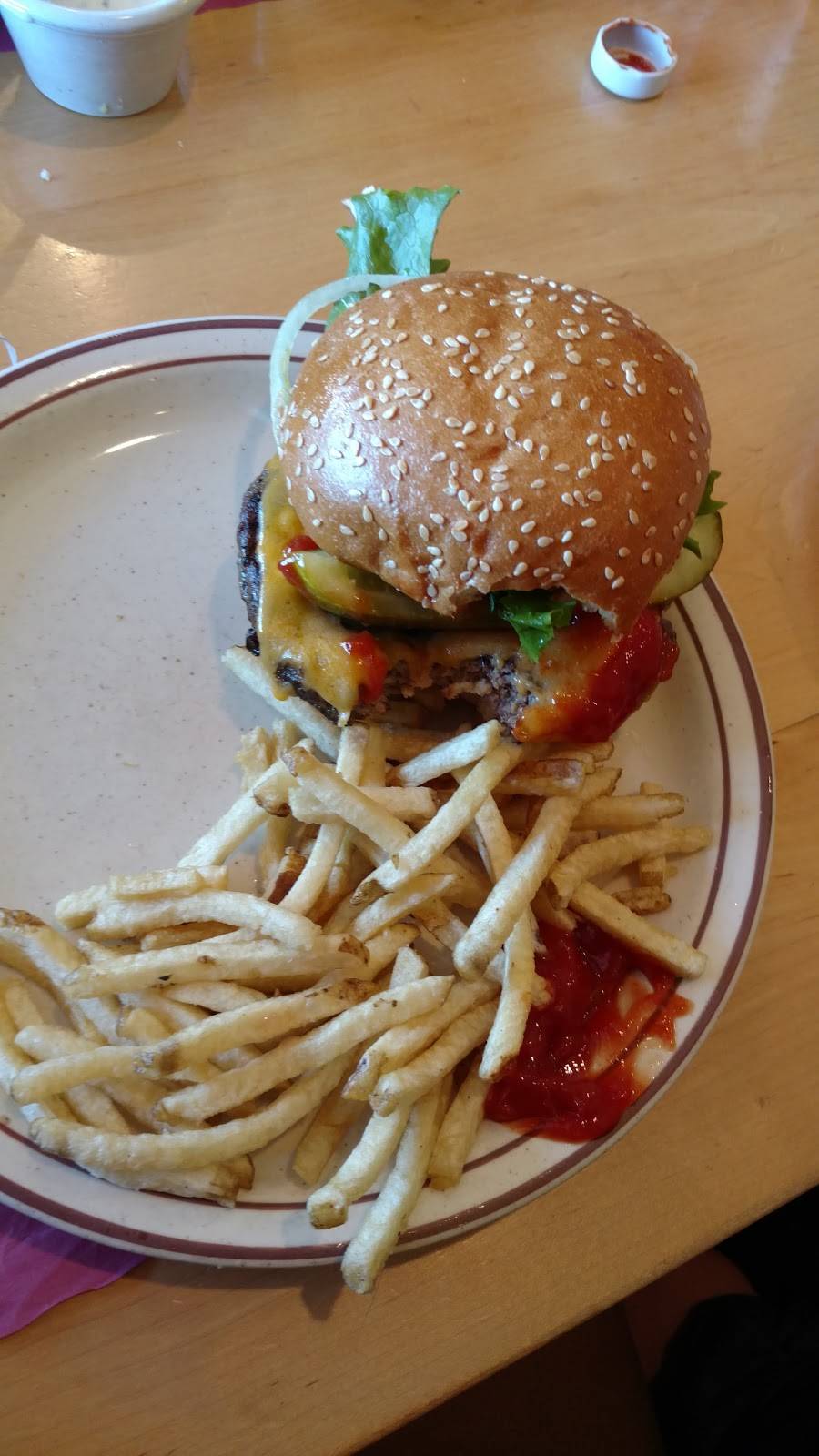 Big Daddys Diner | restaurant | 913 Golf Course Dr, Rohnert Park, CA 94928, USA | 7075852944 OR +1 707-585-2944