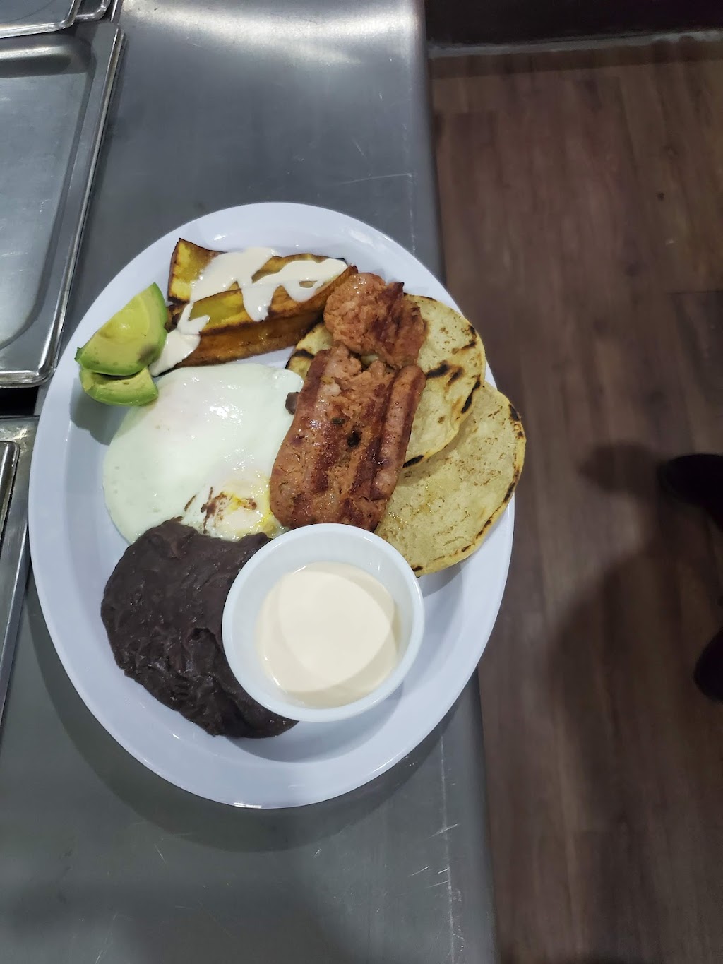 Cinco Estrellas Bar and Restaurant | restaurant | 215-52 Jamaica Ave, Queens, NY 11428, USA | 7187495421 OR +1 718-749-5421