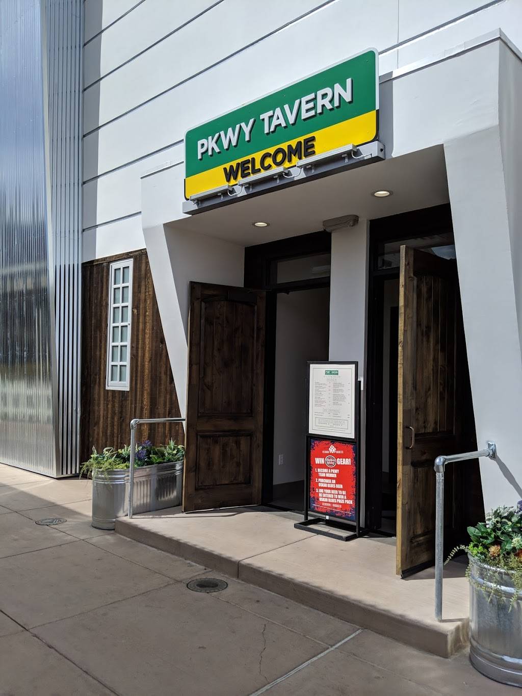 PKWY Tavern District | restaurant | 2235 Village Walk Dr #141, Henderson, NV 89052, USA | 7023072694 OR +1 702-307-2694