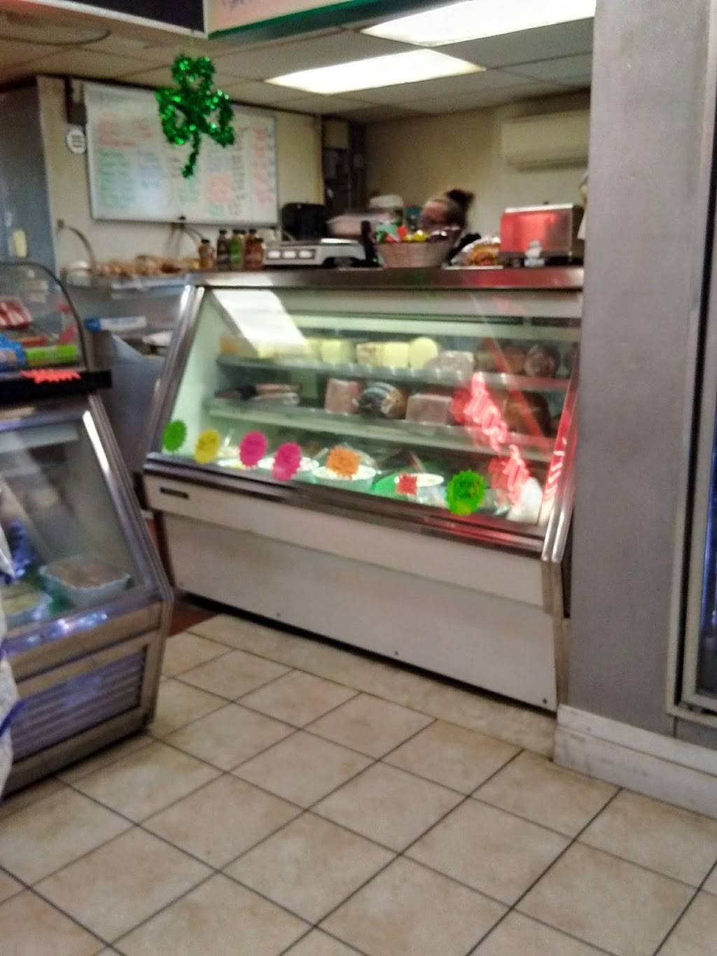 Matteis Deli And Catering | restaurant | 418 Roosevelt Dr, Derby, CT 06418, USA | 2037357997 OR +1 203-735-7997