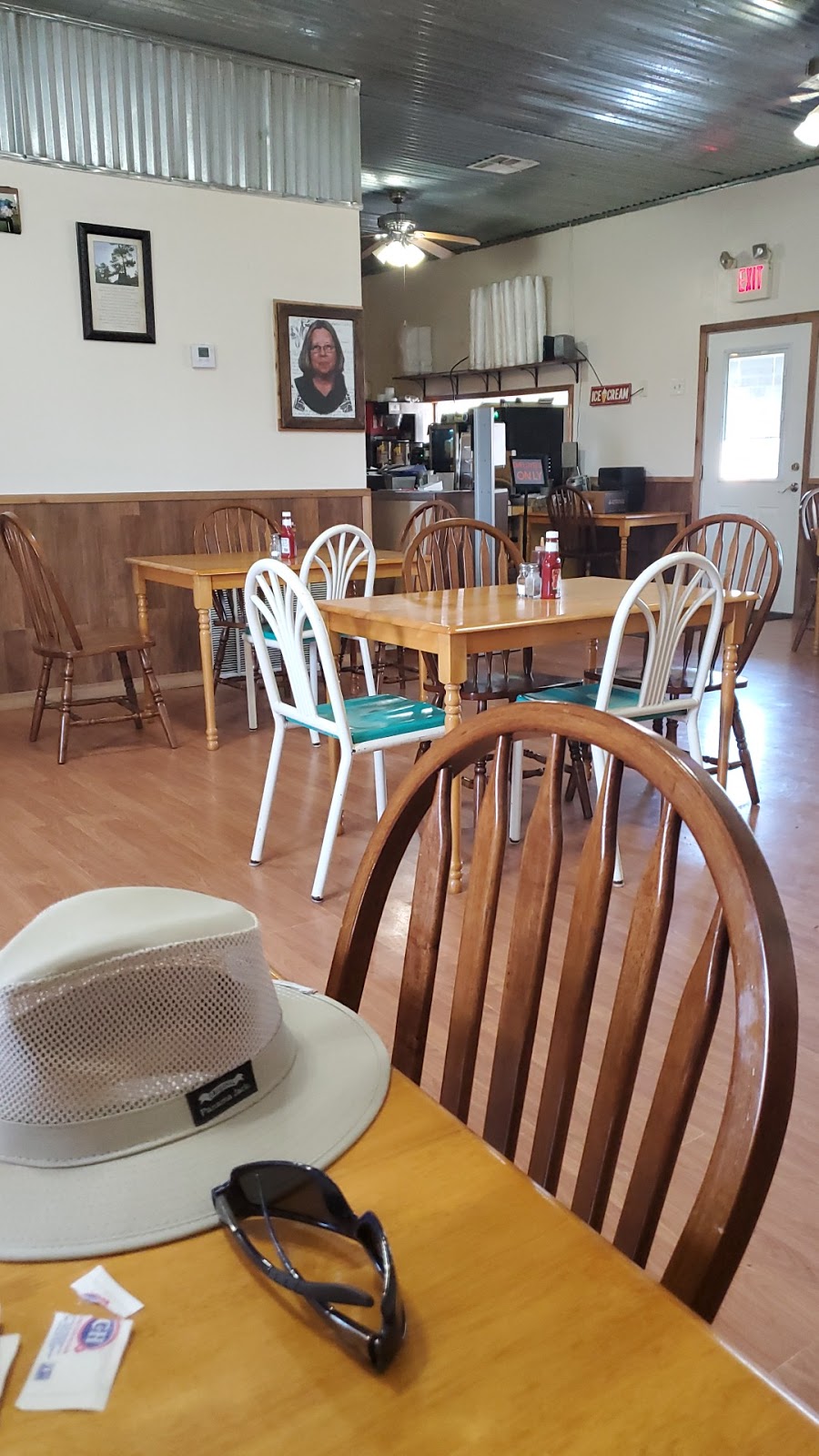 Broncs Corral Cafe | restaurant | 301 Zinn Ave, Blair, OK 73526, USA | 5805639199 OR +1 580-563-9199