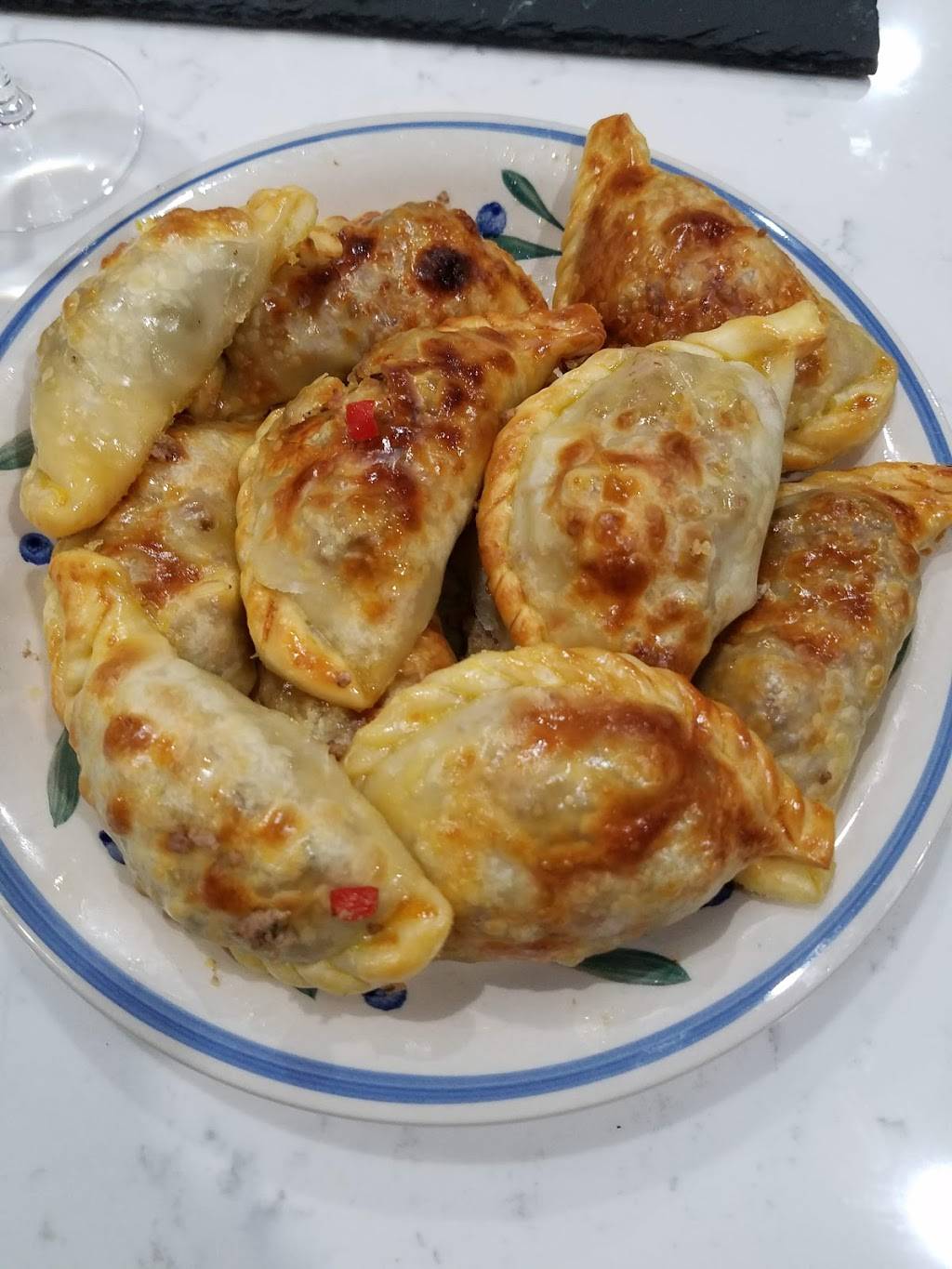 La Barrita Restobar | restaurant | 32 N Chester St, Baltimore, MD 21231, USA | 4434539716 OR +1 443-453-9716