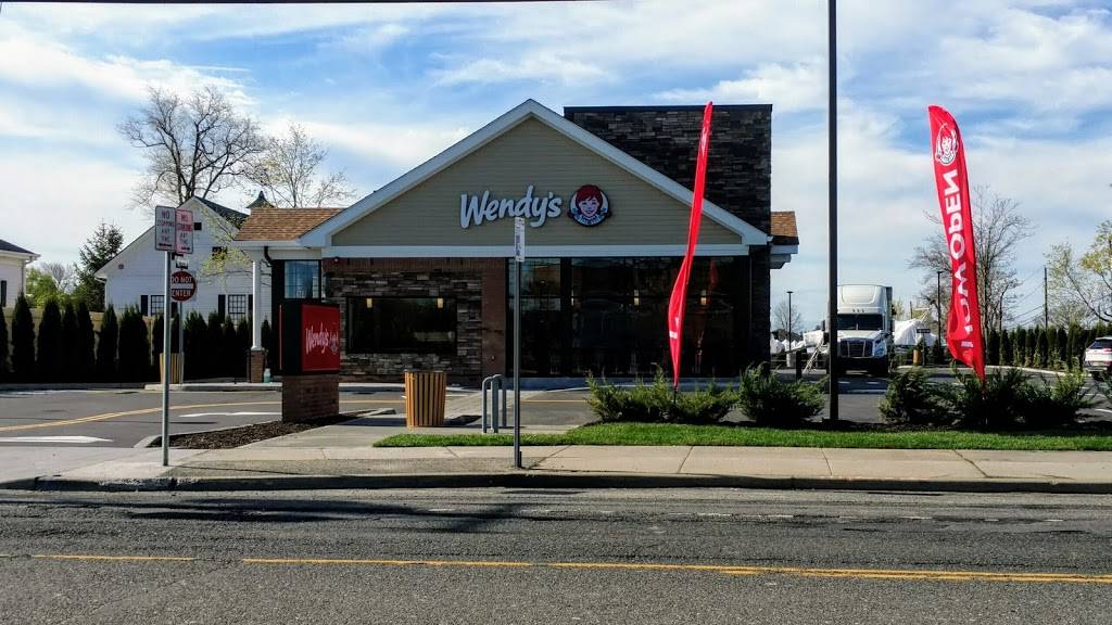 Wendys | restaurant | 168 E Main St, Islip, NY 11751, USA | 6312242790 OR +1 631-224-2790