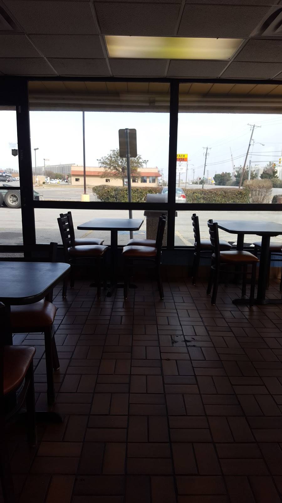 Churchs Chicken | restaurant | 604 S Saginaw Blvd, Saginaw, TX 76179, USA | 8173067250 OR +1 817-306-7250