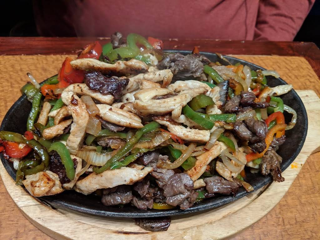 Costa Azul | restaurant | 800 W 17th St, Santa Ana, CA 92706, USA | 7145411144 OR +1 714-541-1144