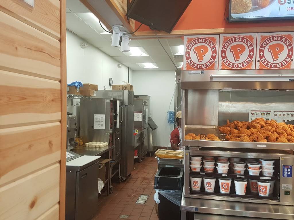 Popeyes Louisiana Kitchen | restaurant | 180 Boston St, Lynn, MA 01904, USA | 7812156936 OR +1 781-215-6936