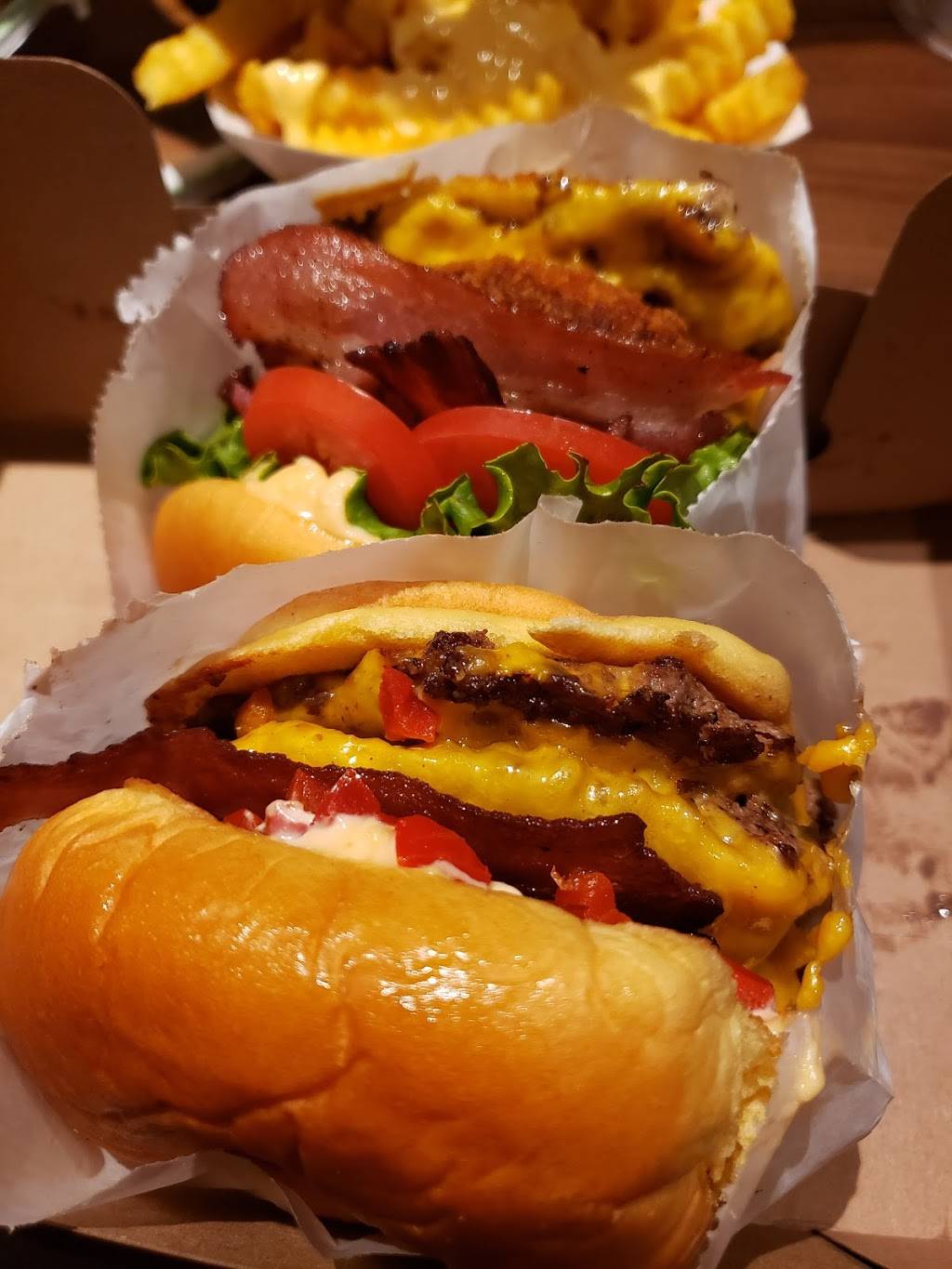 Shake Shack | restaurant | 296 Constitution Dr, Virginia Beach, VA 23462, USA | 7574274480 OR +1 757-427-4480