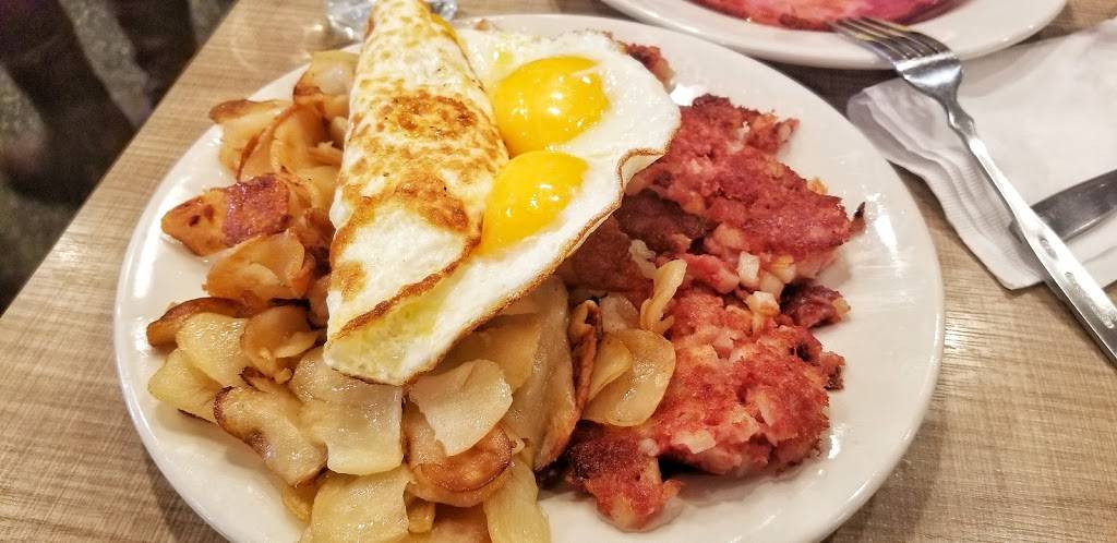 Lou Mitchells | restaurant | 565 W Jackson Blvd, Chicago, IL 60661, USA | 3129393111 OR +1 312-939-3111