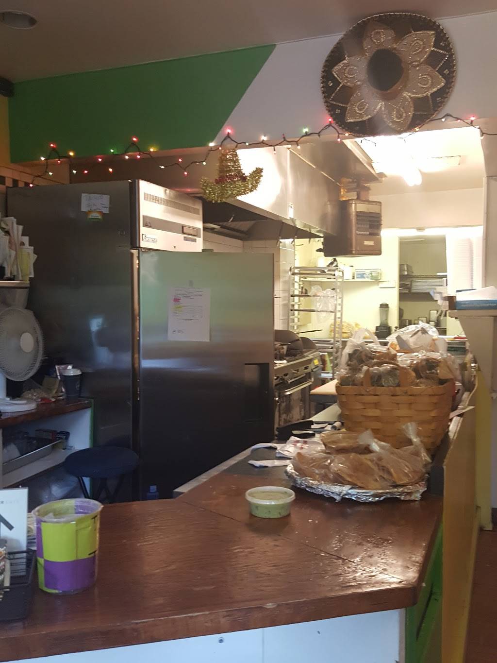 El Charrito Take out | restaurant | 7 Apache Pl, Riverside, CT 06878, USA | 2039900200 OR +1 203-990-0200