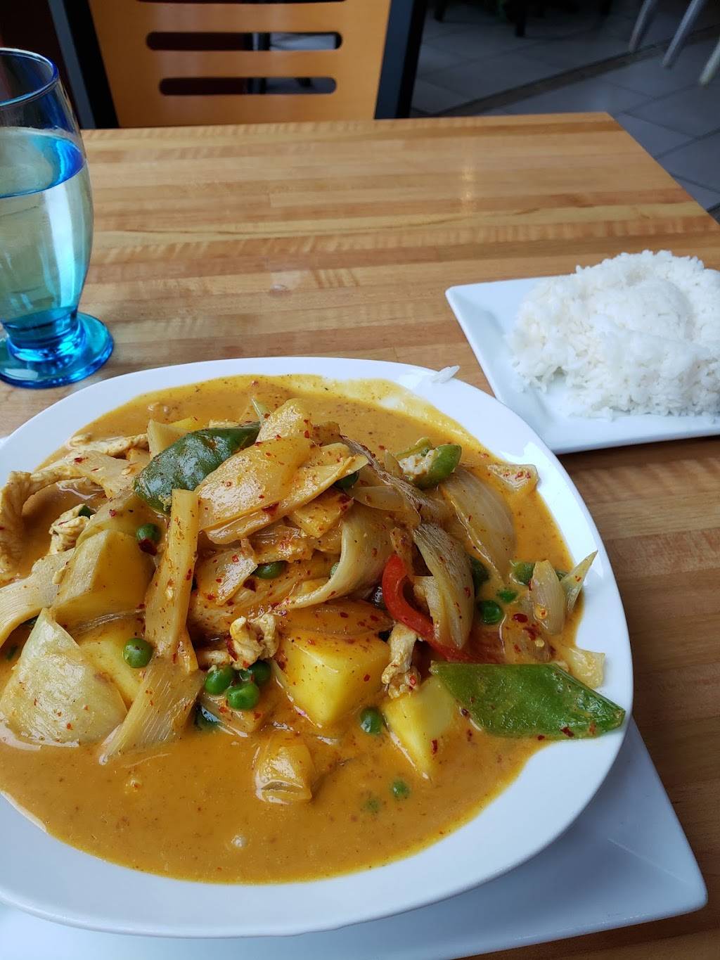 MaMa D Thai Cuisine | restaurant | 128 Main St, Bangor, ME 04401, USA | 2079473030 OR +1 207-947-3030