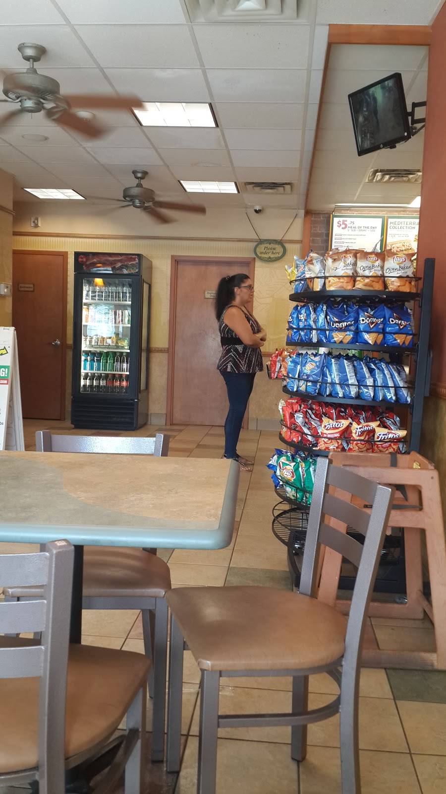 Subway | restaurant | 1552 Wood Ave, Bridgeport, CT 06604, USA | 2034165181 OR +1 203-416-5181