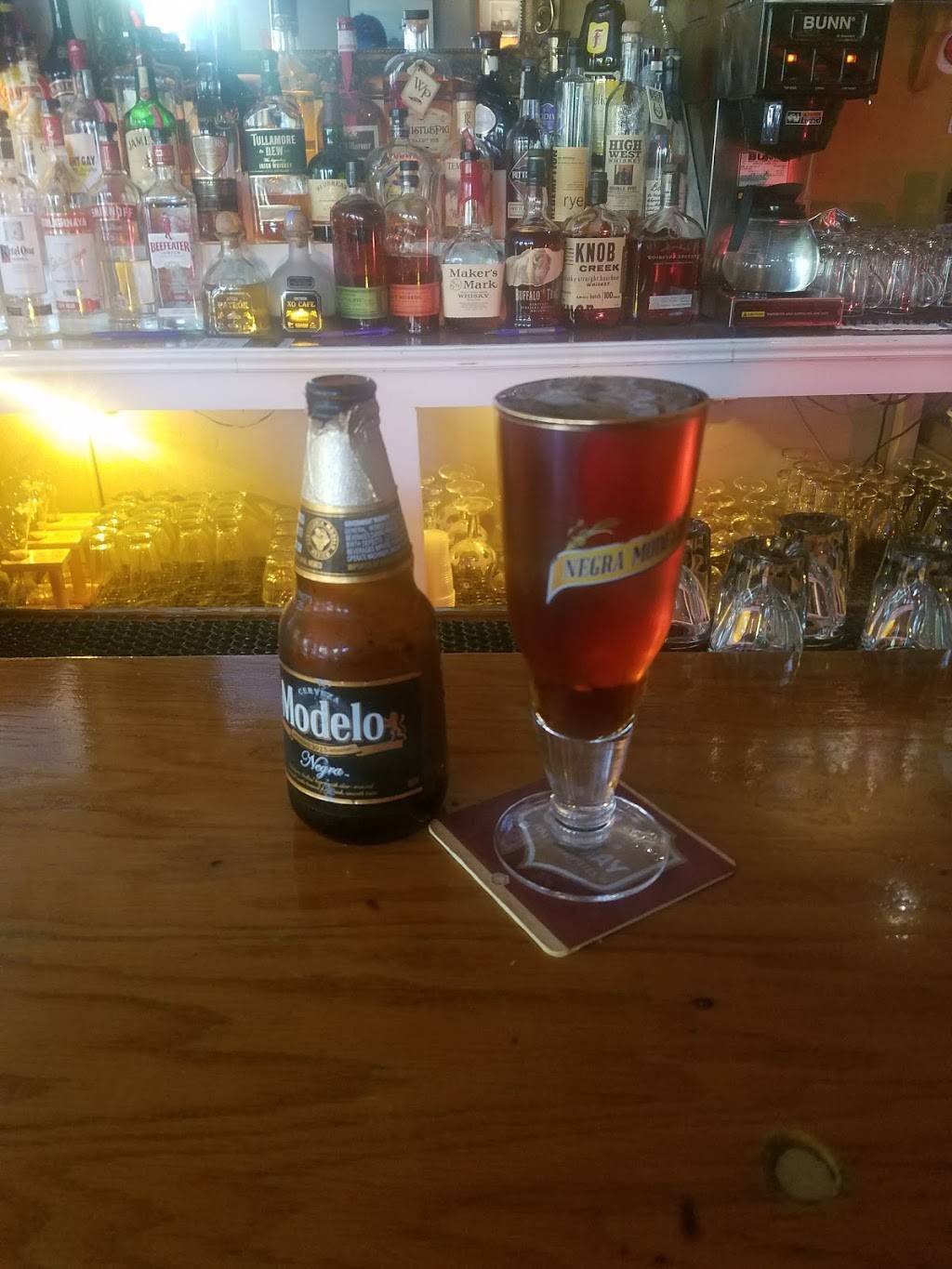 Guthries Tavern | restaurant | 1300 W Addison St, Chicago, IL 60613, USA | 7734772900 OR +1 773-477-2900