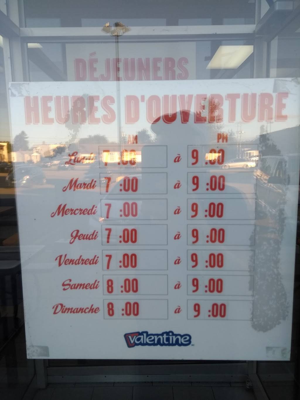 Valentine | restaurant | 310 Boul Thibeau Sect, Trois-Rivières, QC G8T 6Y4, Canada | 8193734455 OR +1 819-373-4455