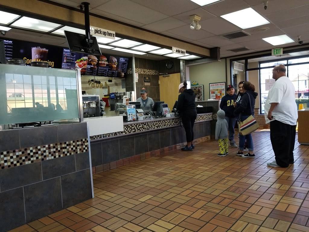 McDonalds | cafe | 2750 Geneva Ave, Daly City, CA 94014, USA | 4154671666 OR +1 415-467-1666