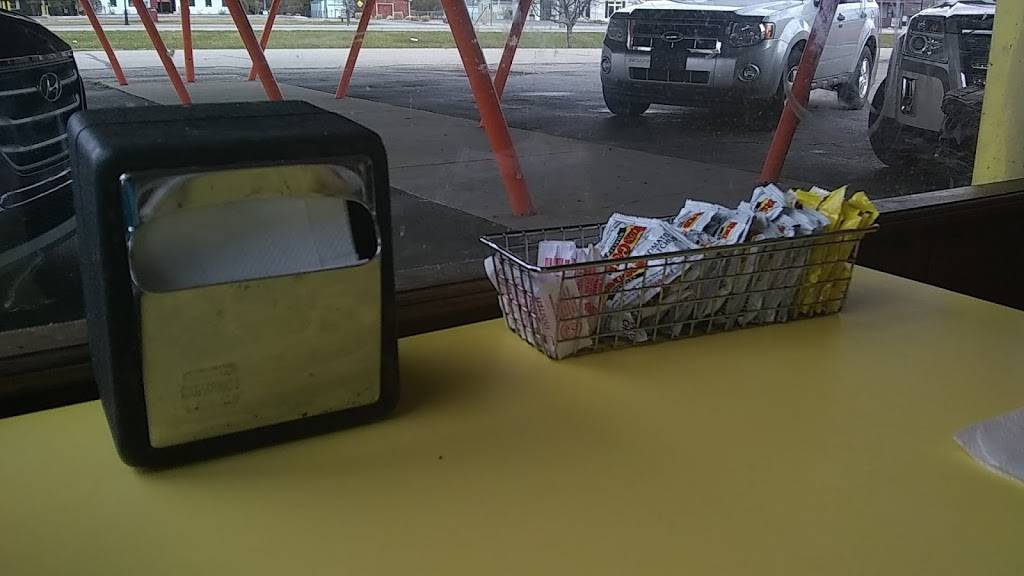 Shopoffs Drive-In | restaurant | 417 S Huntington St, Syracuse, IN 46567, USA | 5744573012 OR +1 574-457-3012