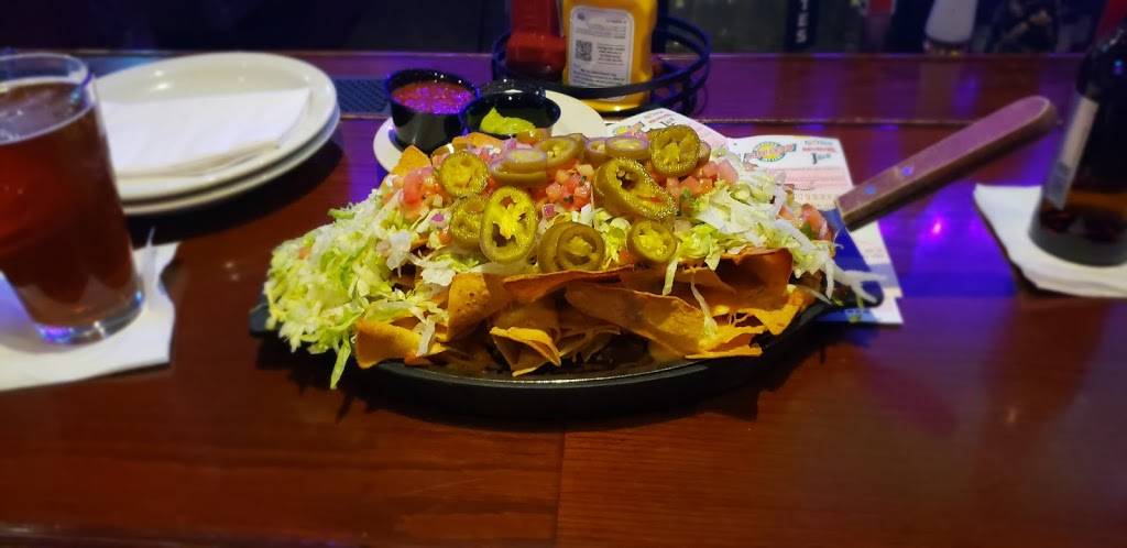 CJ Mahoneys | restaurant | 3260 S Rochester Rd, Rochester, MI 48307, USA | 2482932800 OR +1 248-293-2800