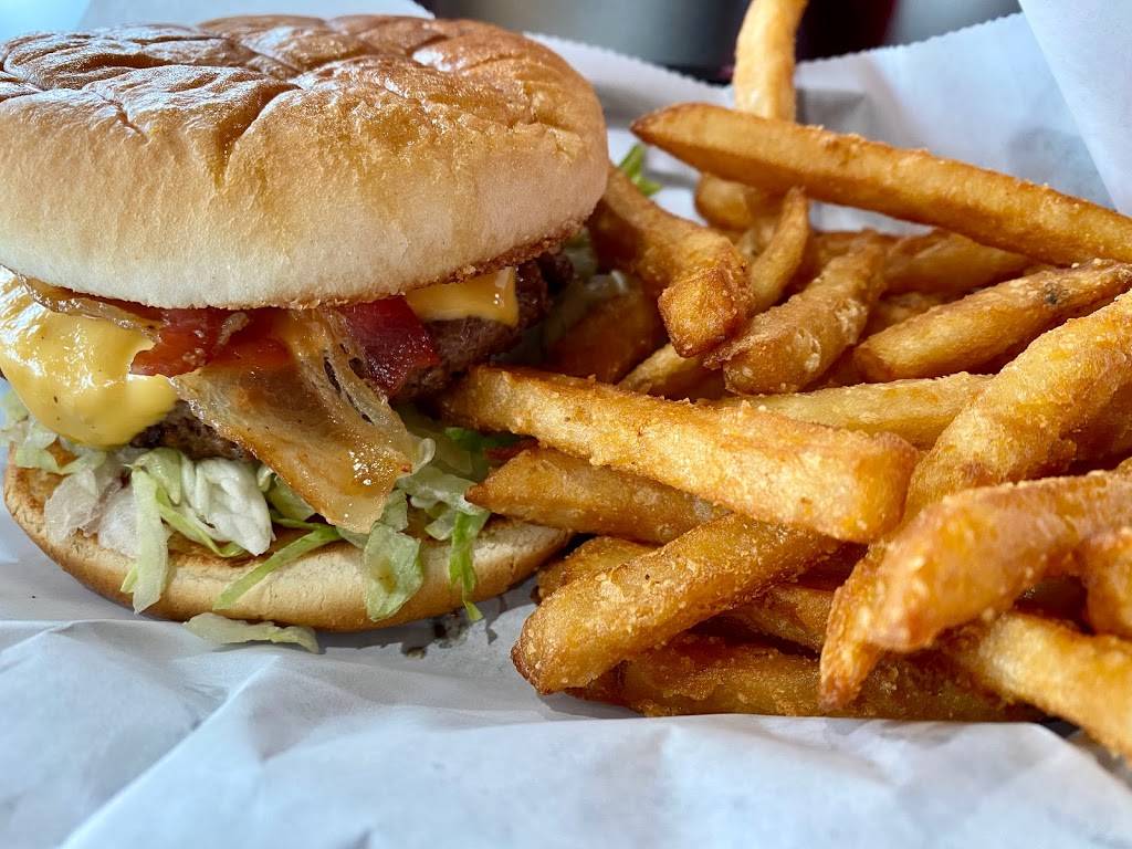 Arnolds Famous Hamburgers | restaurant | 7252 Moorefield Memorial Hwy, Liberty, SC 29657, USA | 8643724052 OR +1 864-372-4052