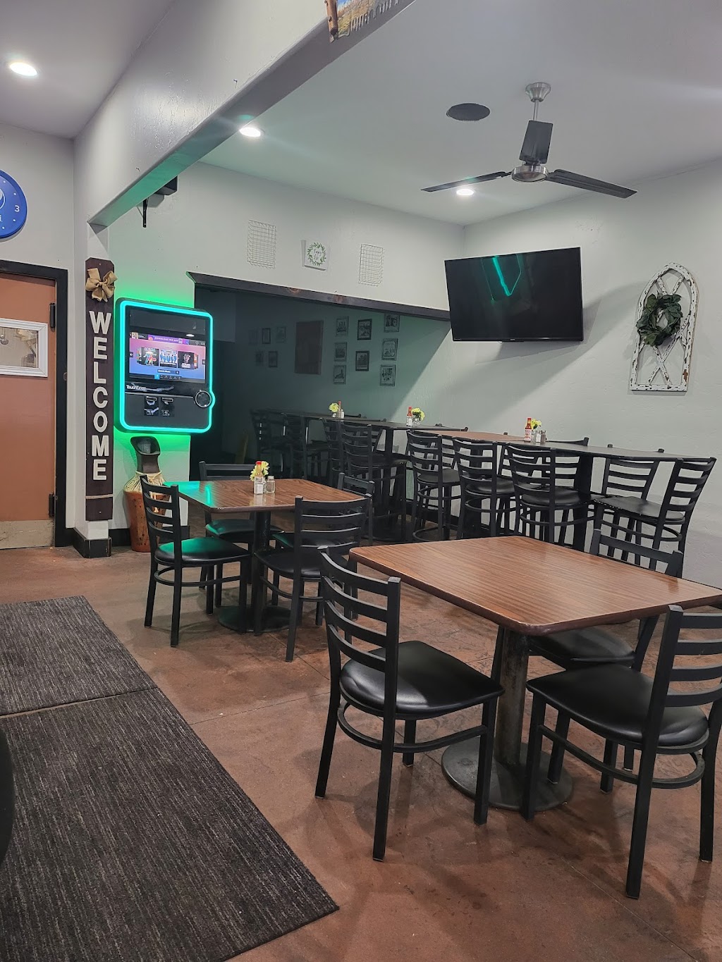 Corral Cafe | restaurant | 660 Fresno St, Parlier, CA 93648, USA | 5596462249 OR +1 559-646-2249