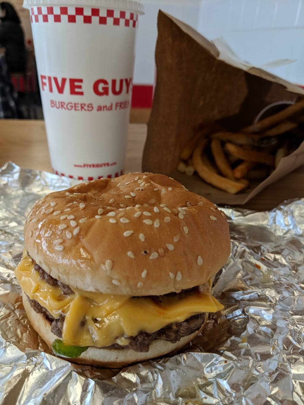 Five Guys | meal takeaway | 6134 Arlington Blvd, Falls Church, VA 22044, USA | 5713883920 OR +1 571-388-3920