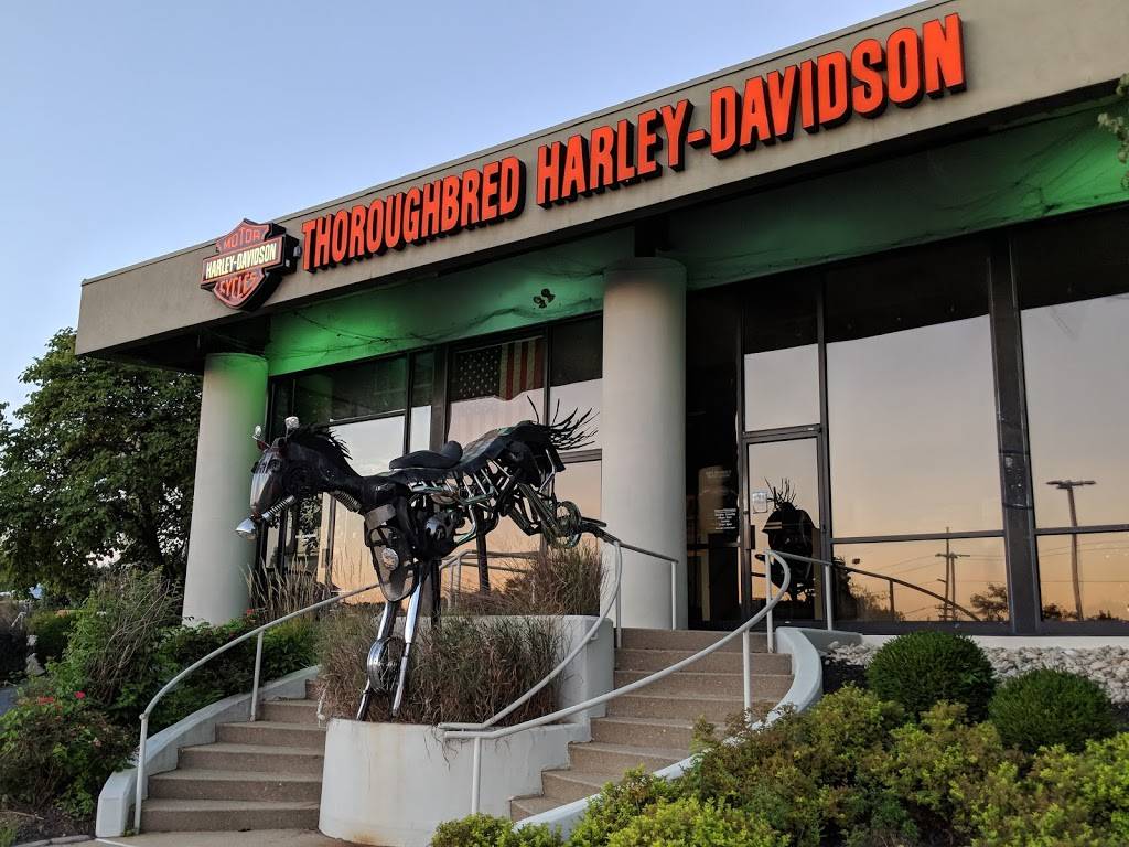 Quaker Steak & Lube | restaurant | 8025 Action Blvd, Florence, KY 41042, USA | 8592829464 OR +1 859-282-9464