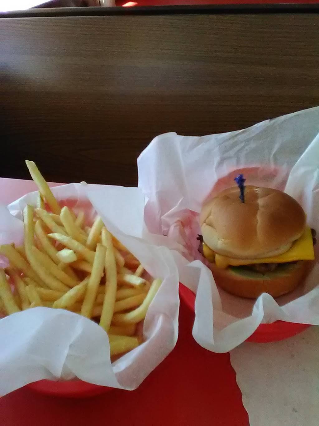 Gordons Drive-In Restaurant | restaurant | 122 W Commercial St, Mazomanie, WI 53560, USA | 6087952330 OR +1 608-795-2330