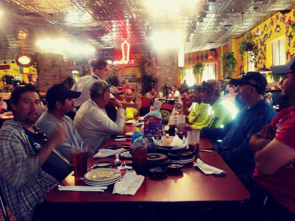 Churchs Chicken | restaurant | 1592 TX-34, Terrell, TX 75160, USA | 9725632100 OR +1 972-563-2100