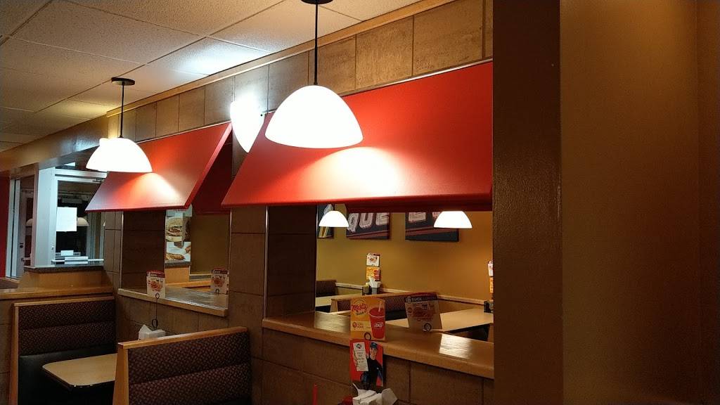 Dairy Queen Grill & Chill | restaurant | 340 S 1st St, Zionsville, IN 46077, USA | 3178733751 OR +1 317-873-3751