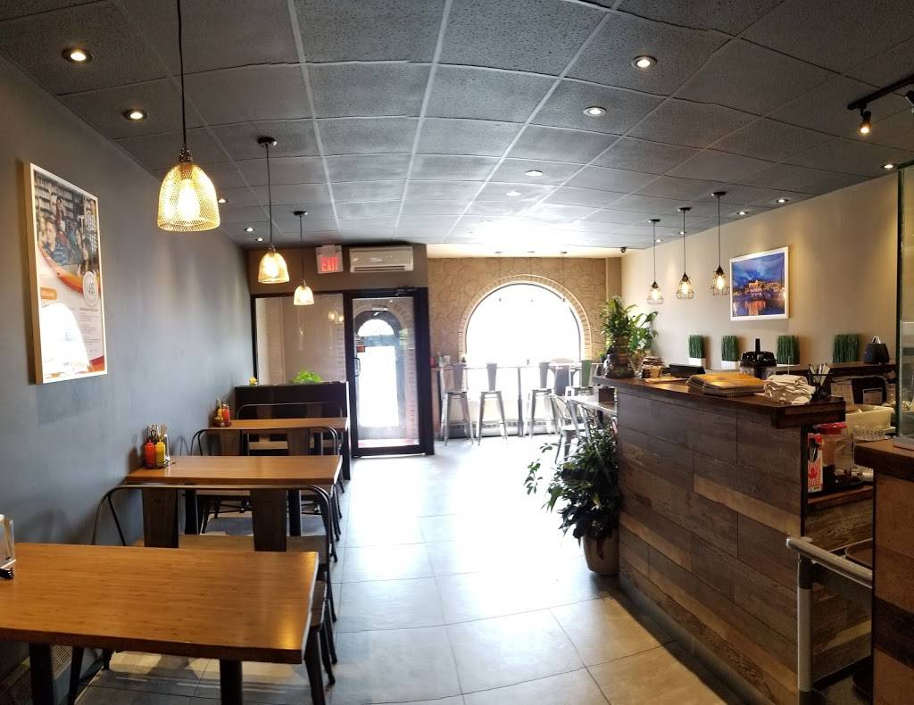 Pho Xin Chao | restaurant | 7057 Yonge St, Thornhill, ON L3T 2A6, Canada | 9058818826 OR +1 905-881-8826