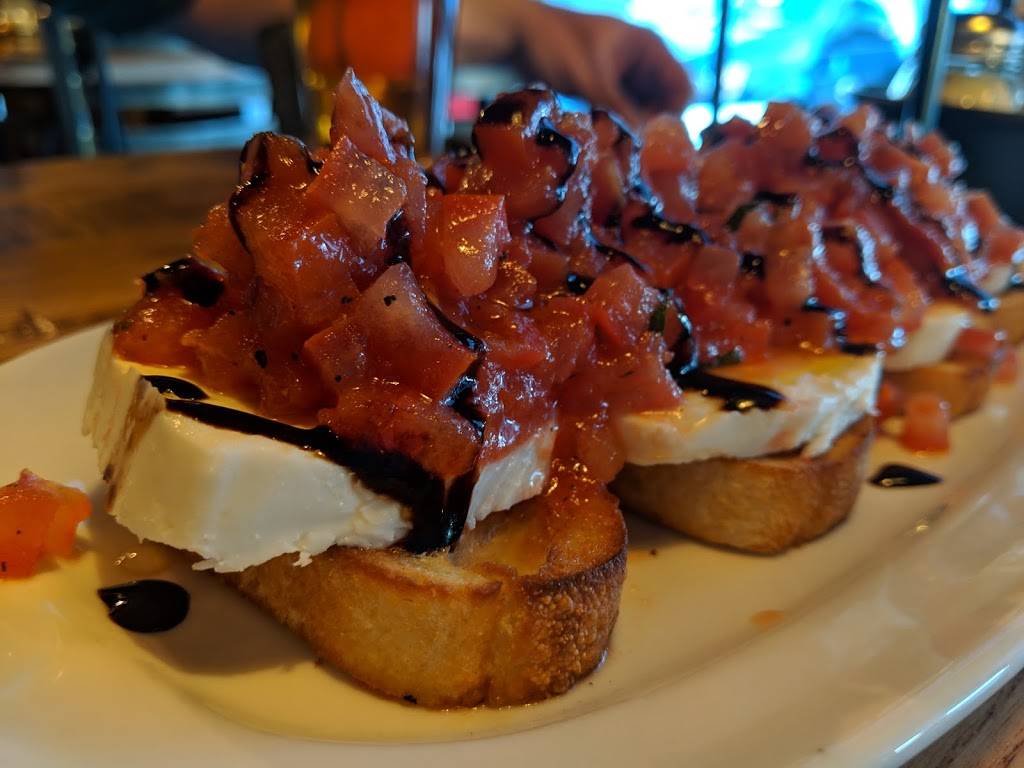 Giordanos | restaurant | 1505 N Veterans Pkwy, Bloomington, IL 61704, USA | 3094030432 OR +1 309-403-0432