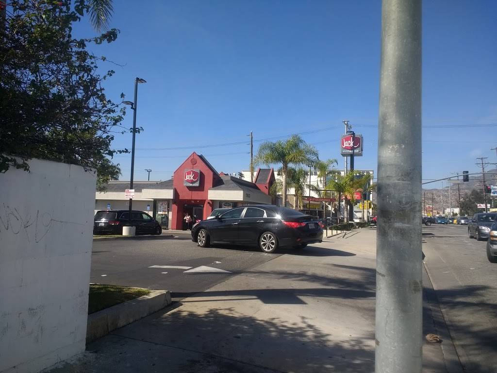 Jack in the Box | restaurant | 13622 Foothill Blvd, Sylmar, CA 91342, USA | 8183655477 OR +1 818-365-5477
