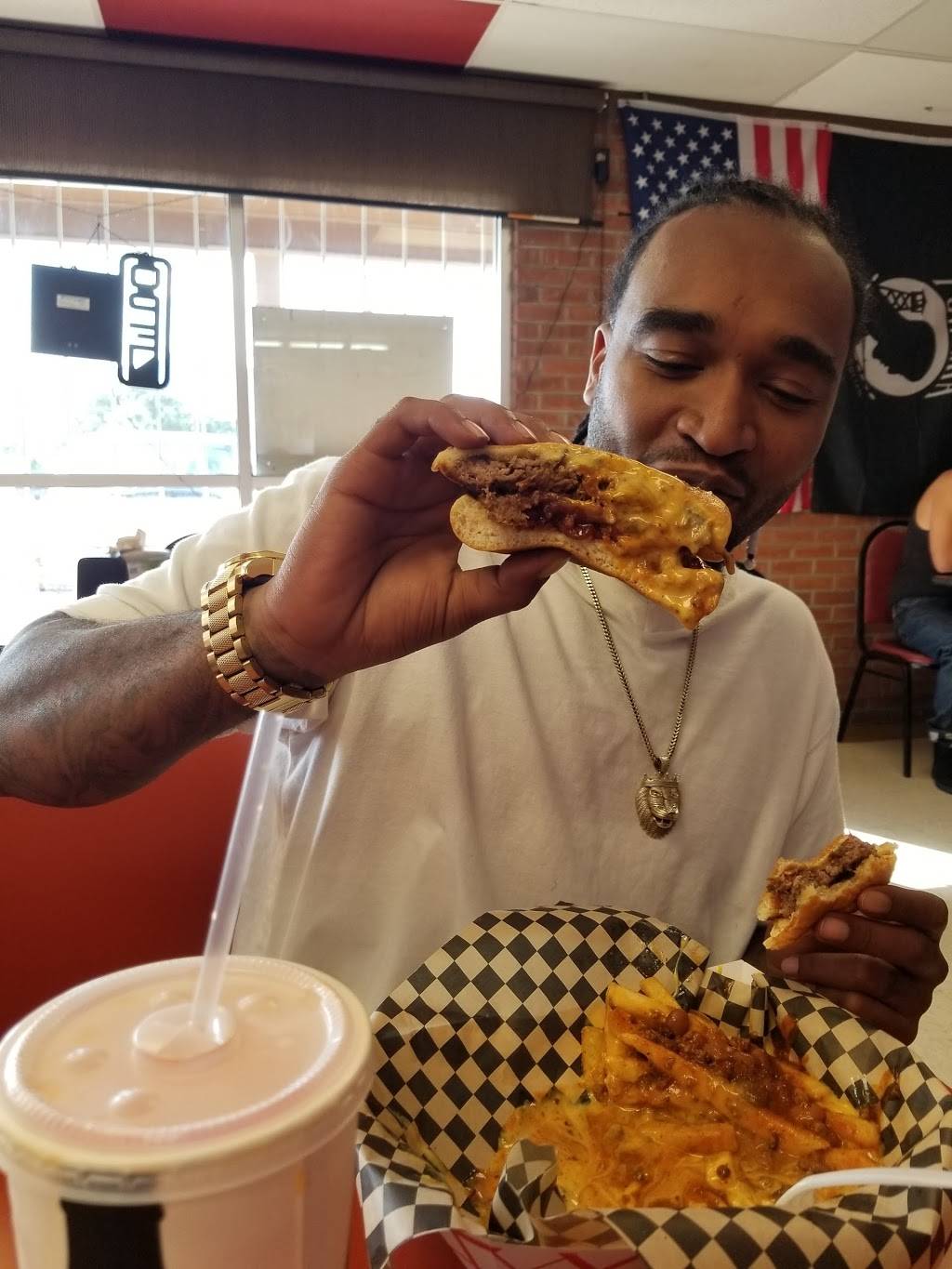 Chachis Burgers | restaurant | 10176 McCombs St, El Paso, TX 79924, USA | 9157596394 OR +1 915-759-6394